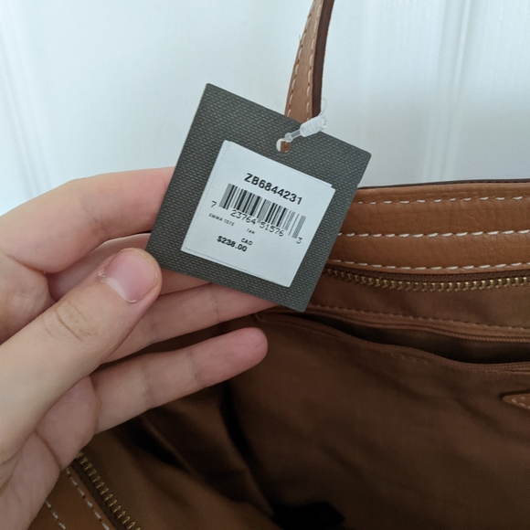 Fossil leather purse with tags! - Picture 3 of 3